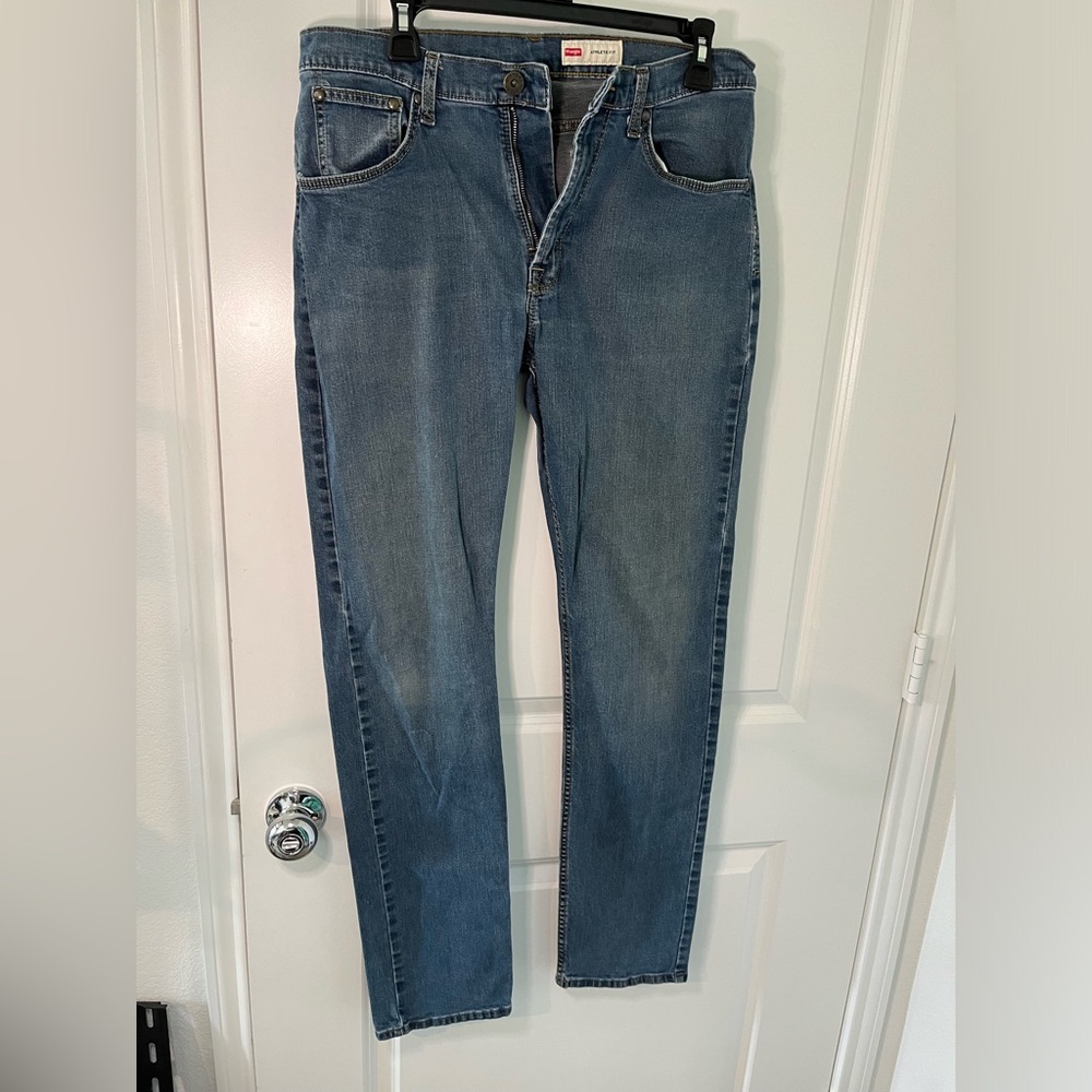Wrangler Men’s Athletic Comfort Active Wear Tailored Durable Denim Jeans Sz 32